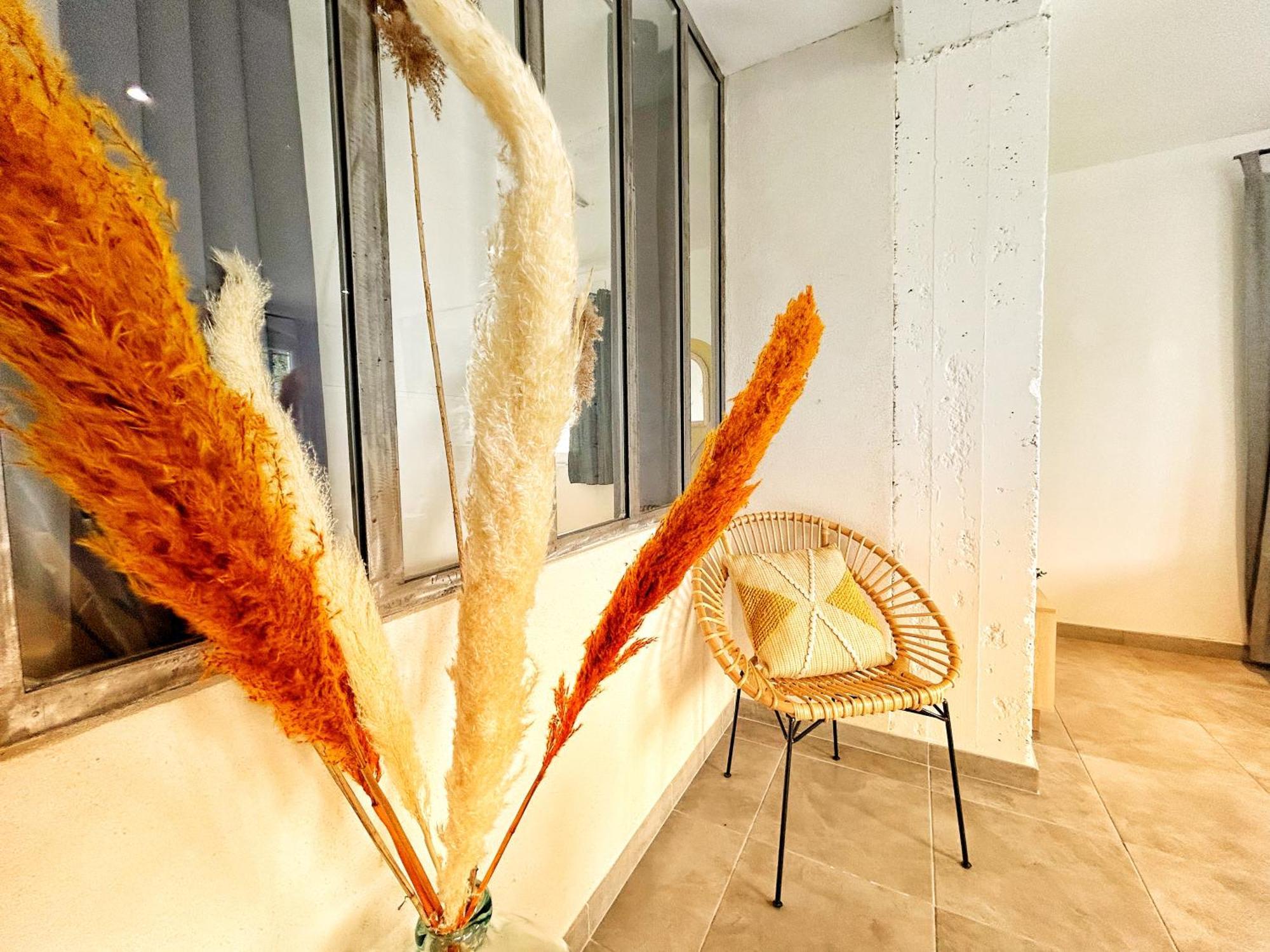 Doux Rouinet Cocoon Apartment Fourques  Bagian luar foto